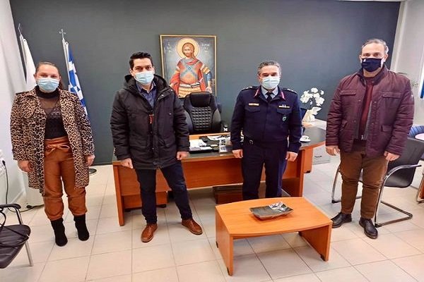 Συνάντηση με τον Διευθυντή της Διεύθυνσης Αστυνομίας Πιερίας και παράδοση πολυμηχανήματος τελευταίας τεχνολογίας που εξασφάλισε η Ένωση, στην Υποδιεύθυνση Ασφαλείας Κατερίνης