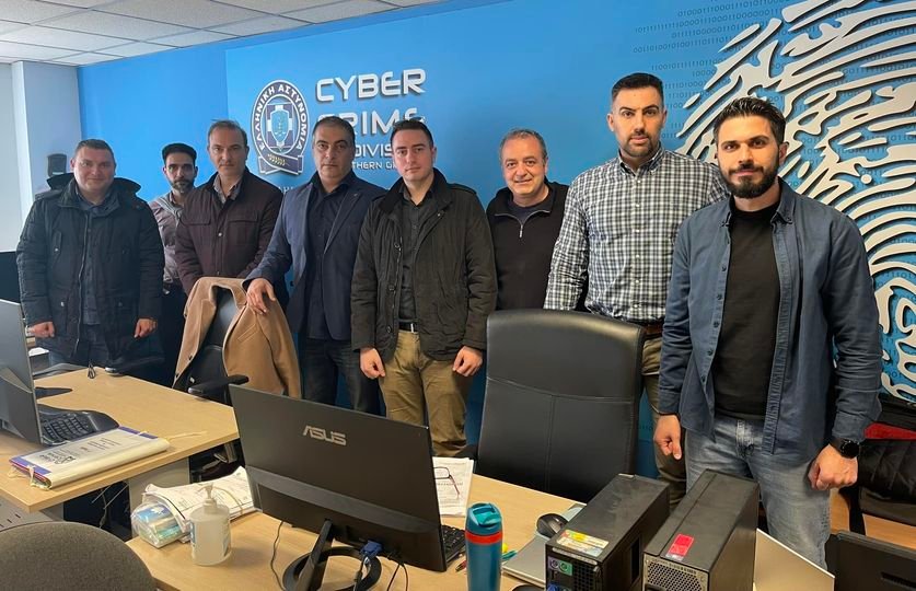 Επίσκεψη της Ένωσής μας στην Υποδιεύθυνση Δίωξης Ηλεκτρονικού Εγκλήματος Βορείου Ελλάδος - Παράδοση φορητού ηλεκτρονικού υπολογιστή