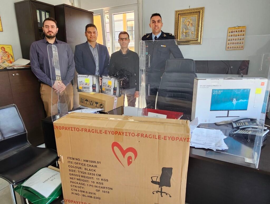 Η  Ένωσή μας στο Αστυνομικό Τμήμα Αμπελοκήπων-Μενεμένης - Παράδοση Υλικοτεχνικού εξοπλισμού