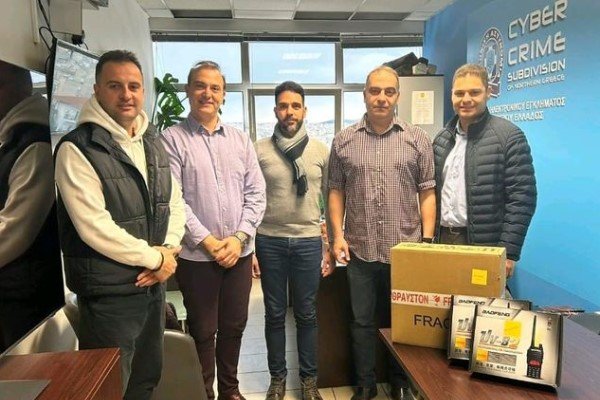 Η  Ένωσή μας στην Υποδιεύθυνση Δίωξης Ηλεκτρονικού Εγκλήματος Β.Ε. - Παράδοση Υλικοτεχνικού εξοπλισμού