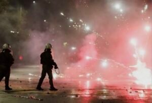 313 προσαγωγές…